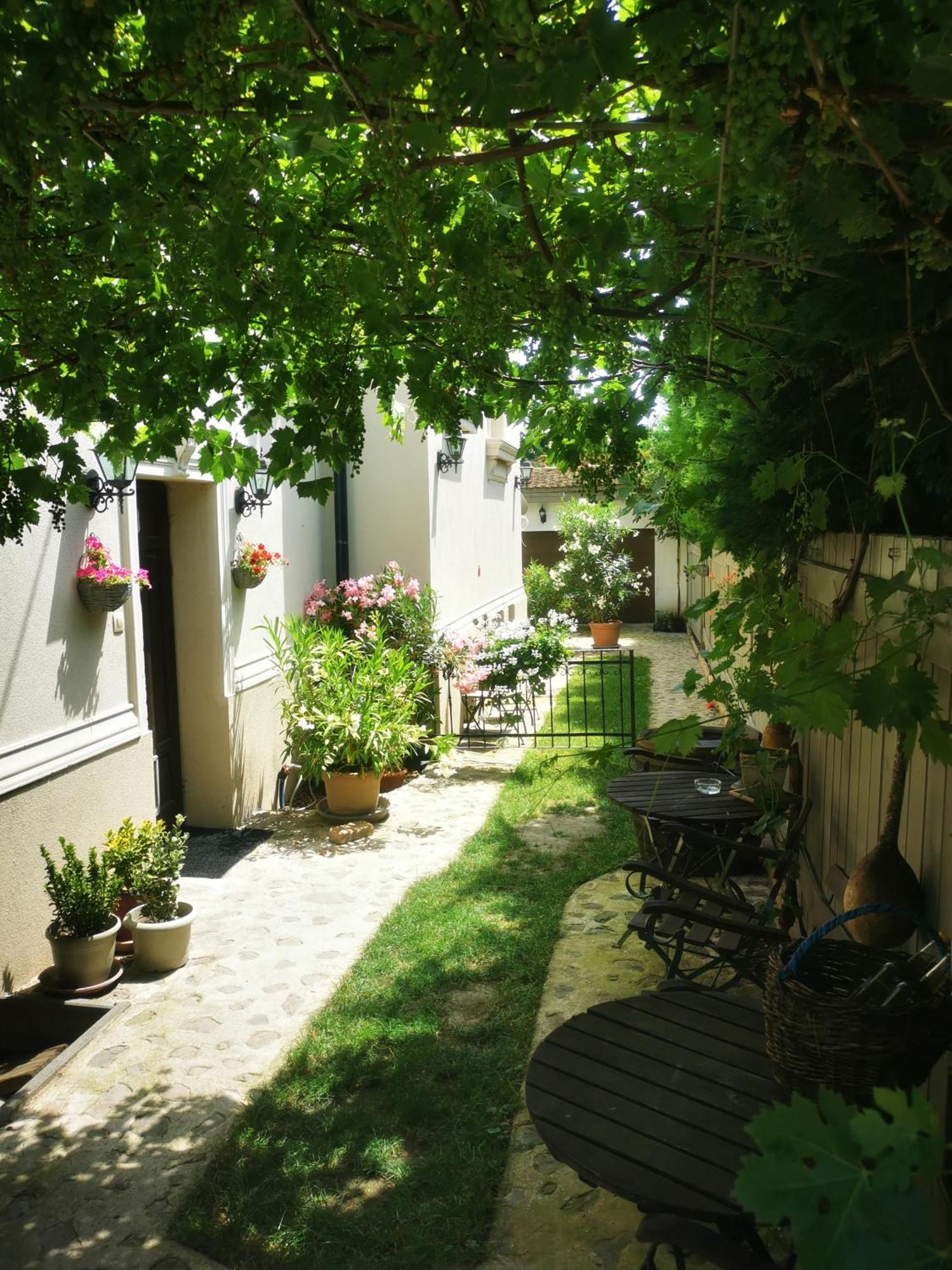 Kuria Apartman With Private Jacuzzi And Pool Budapest Exterior photo