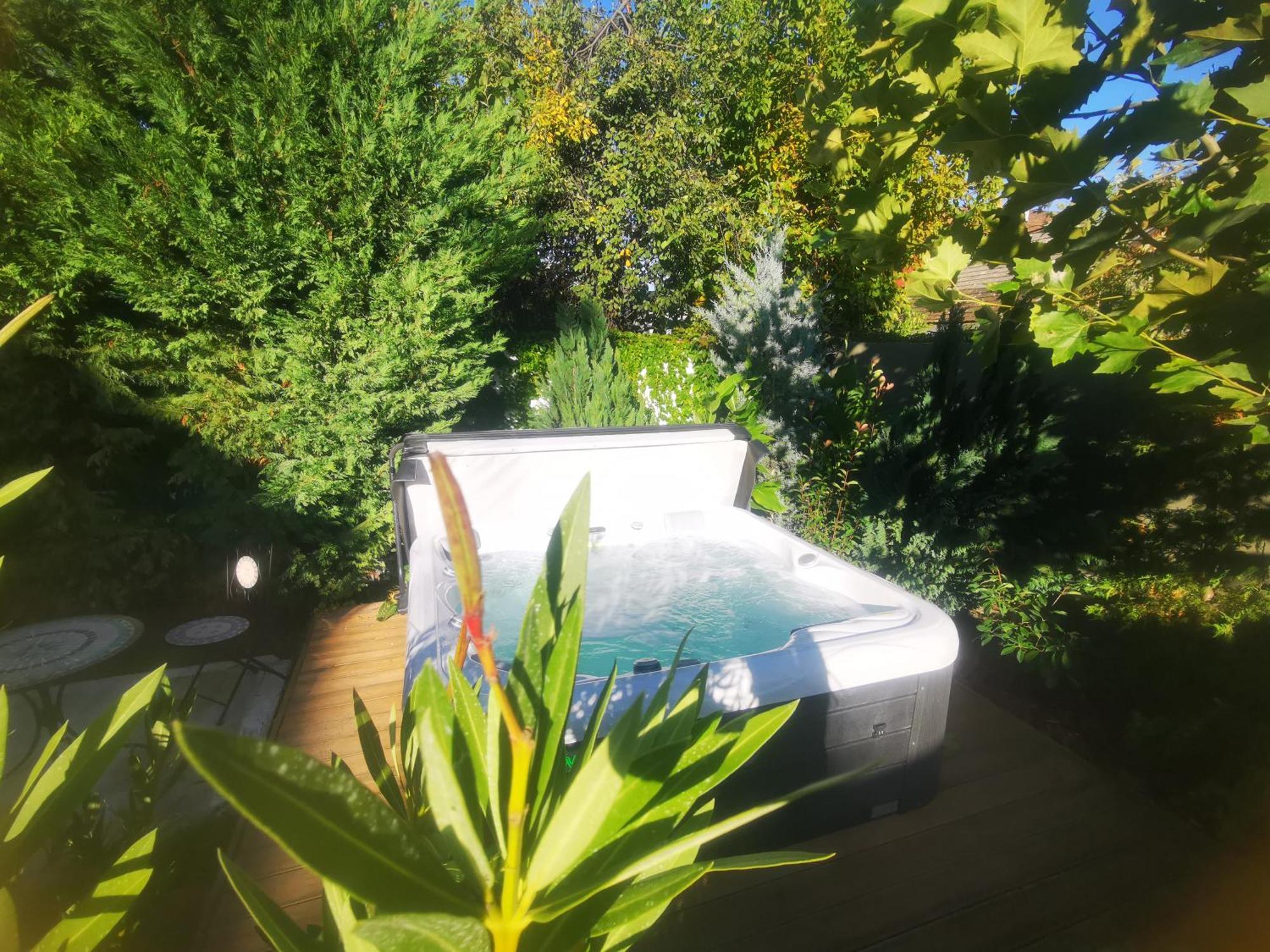 Kuria Apartman With Private Jacuzzi And Pool Budapest Exterior photo