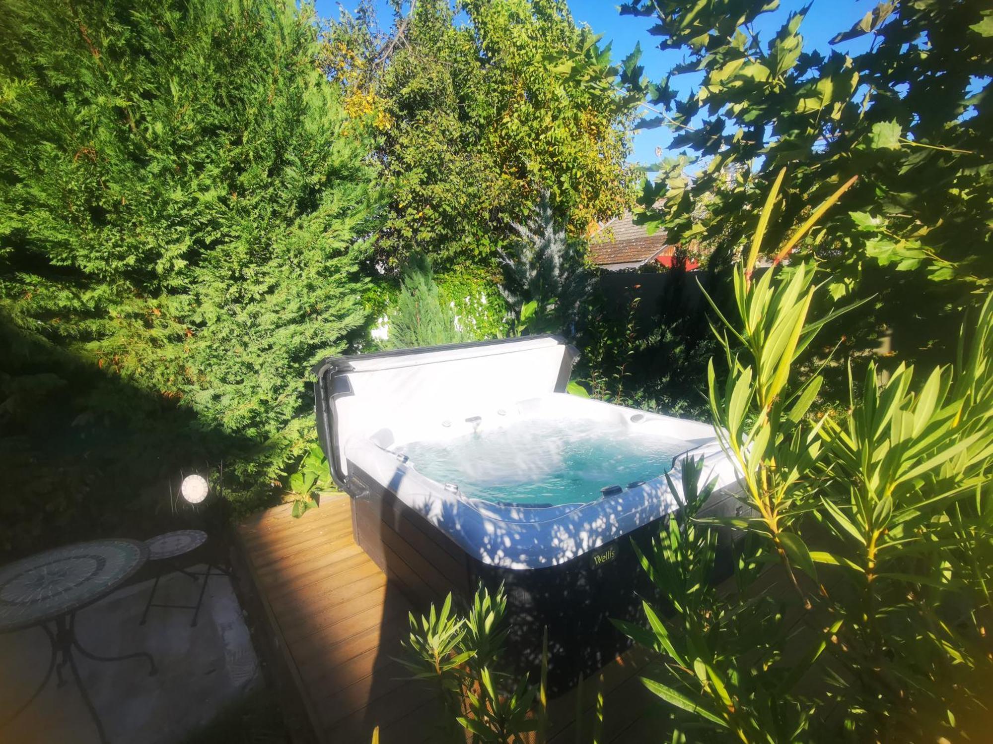Kuria Apartman With Private Jacuzzi And Pool Budapest Exterior photo