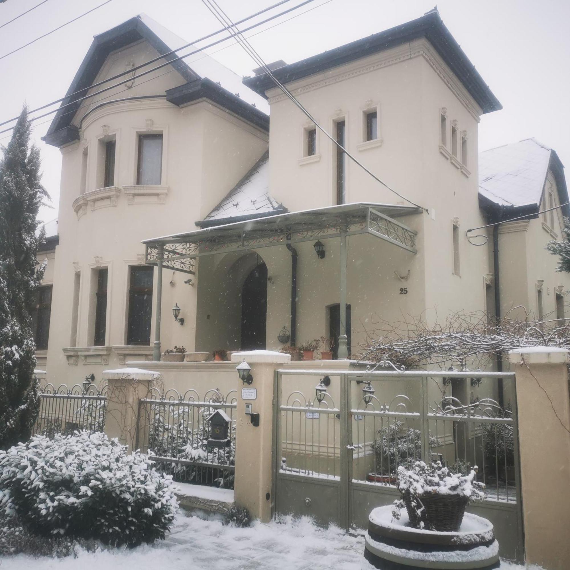 Kuria Apartman With Private Jacuzzi And Pool Budapest Exterior photo